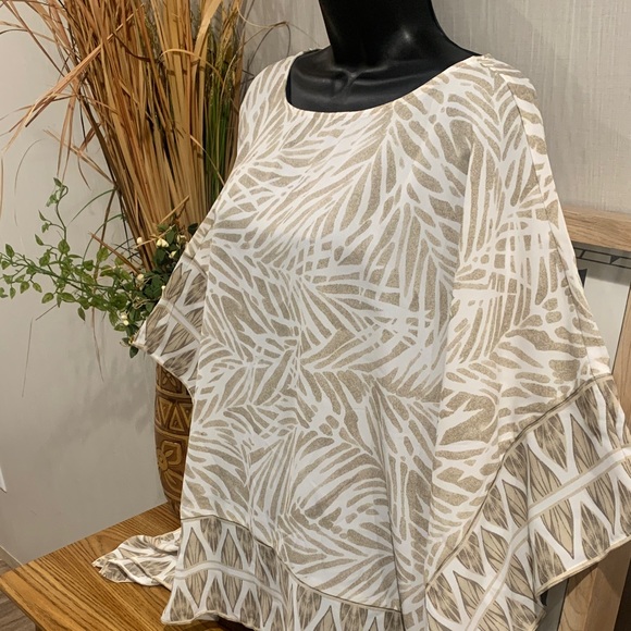 Beige and White Patterned Top - Picture 3 of 11